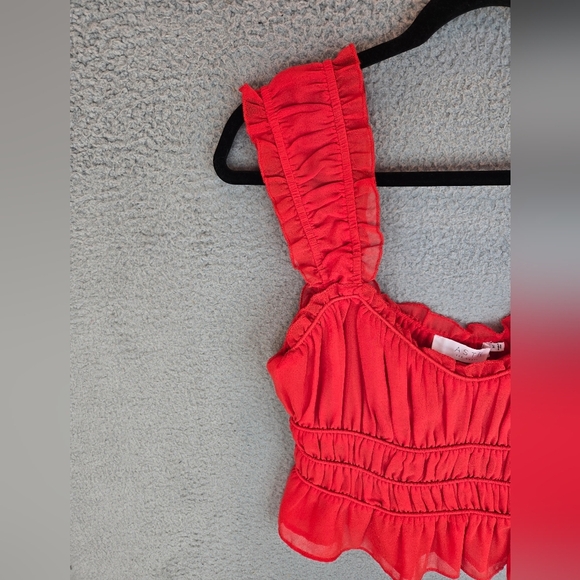 Astr The Label Womens Shirred Crop Tank Top Sz M Chiffon Red Stretch Comfort - Picture 2 of 11